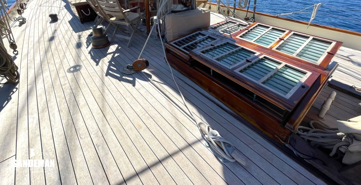 Mid deck view aft