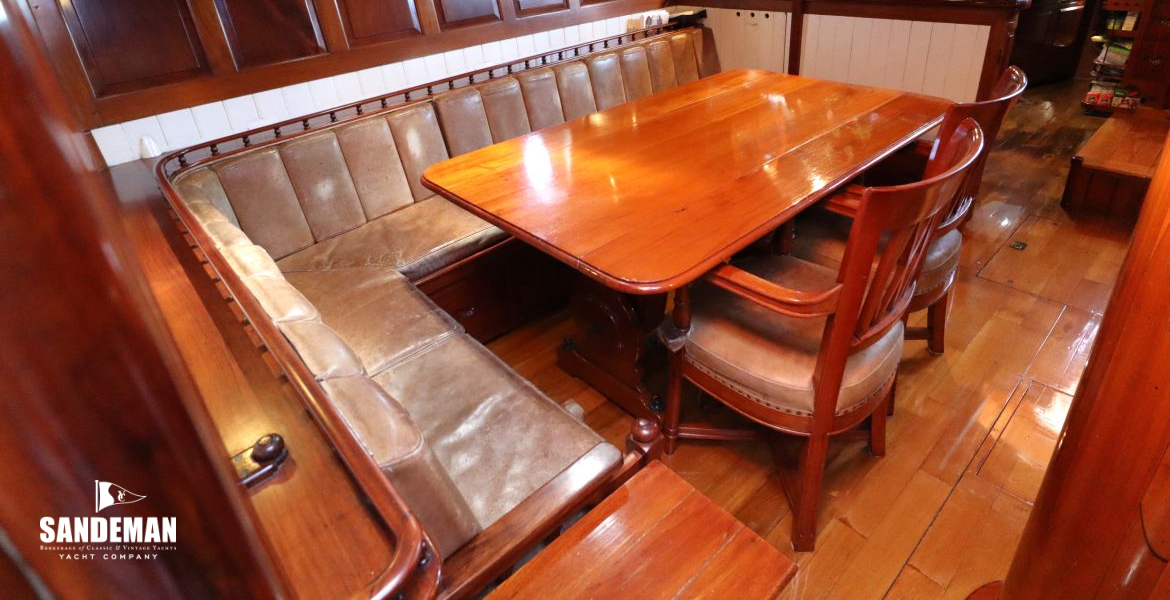 Saloon view aft to starboard