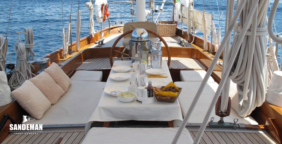Cockpit set for dinner