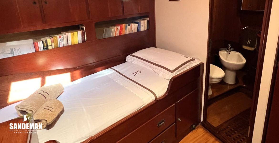 Owner cabin view to port and en-suite