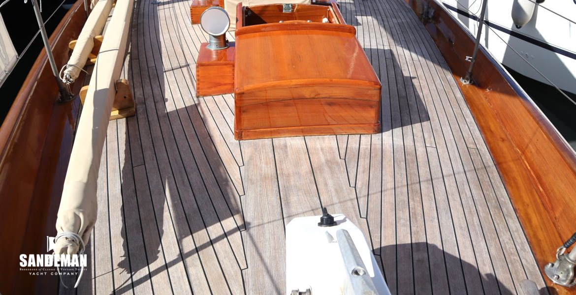 Foredeck view aft