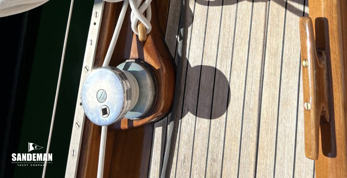 Aft side deck details