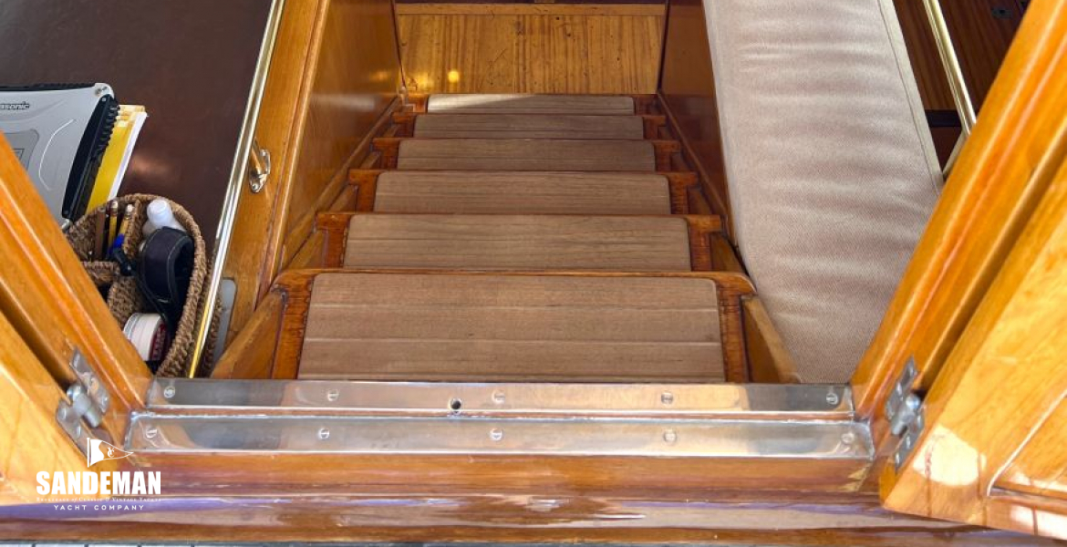 Deckhouse view forward from companionway