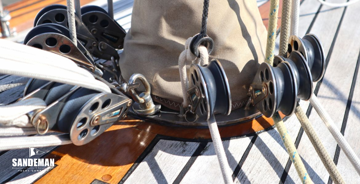 Details at mast