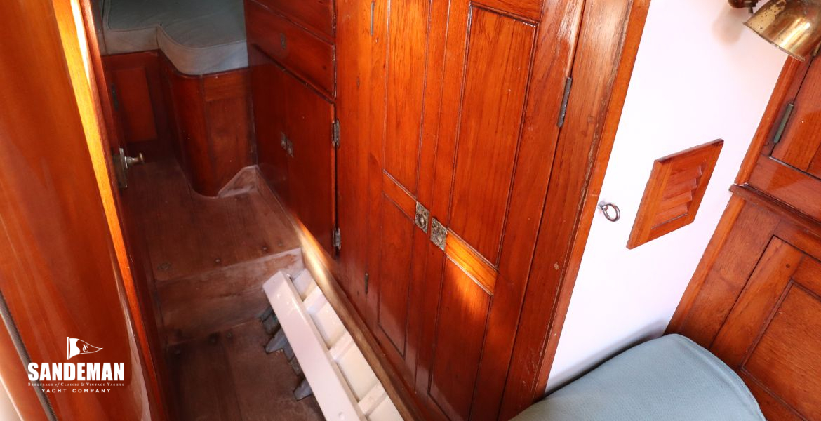 Forward passage to starboard