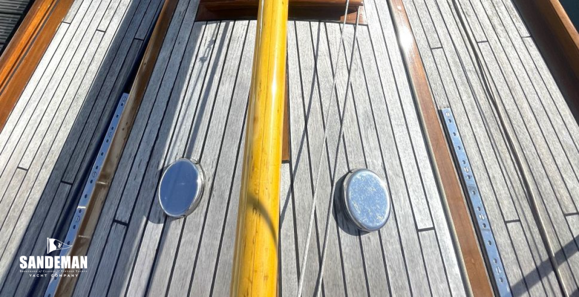 Forward trunk view forwards