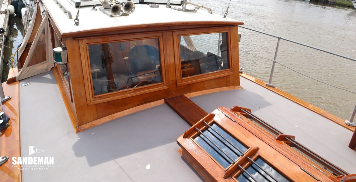 View aft to wheelhouse from starboard