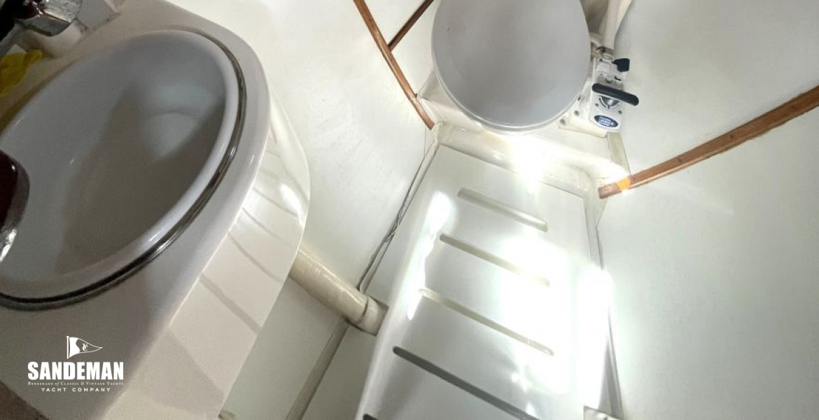 WC/ shower compartment forward