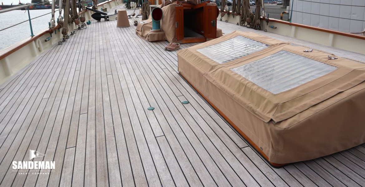Mid deck view forward