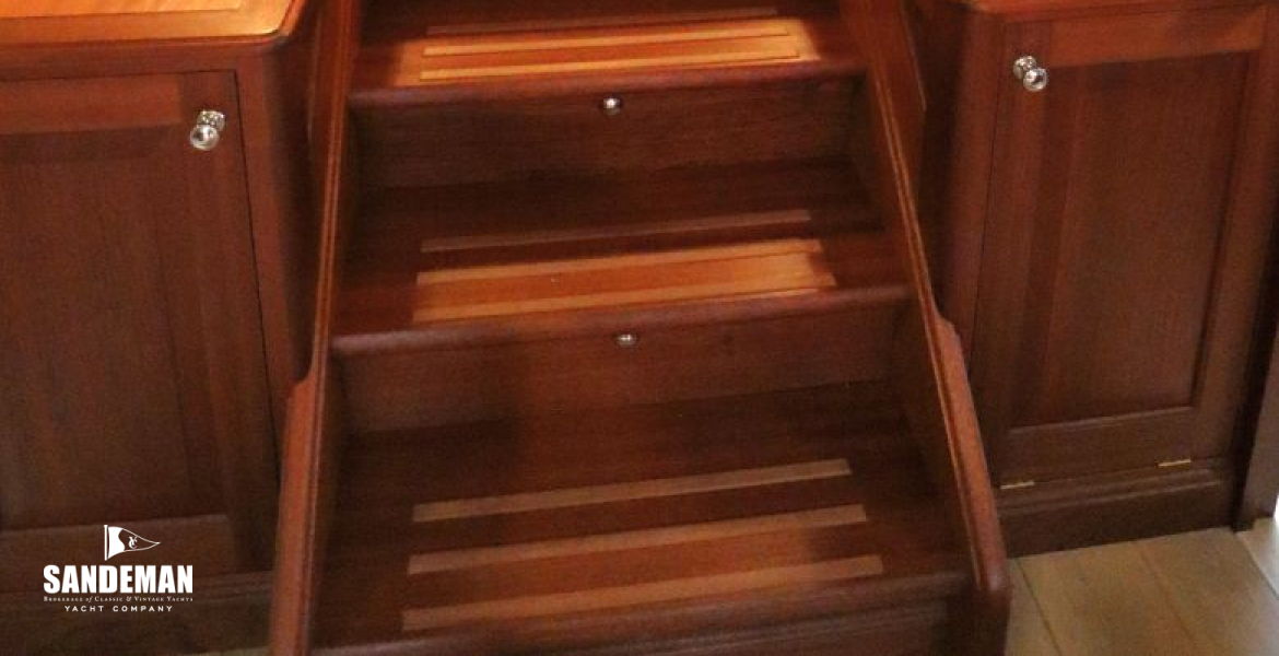 Forward accommodation companionway