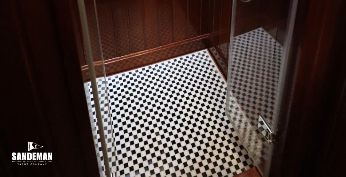 Port guest cabin en-suite