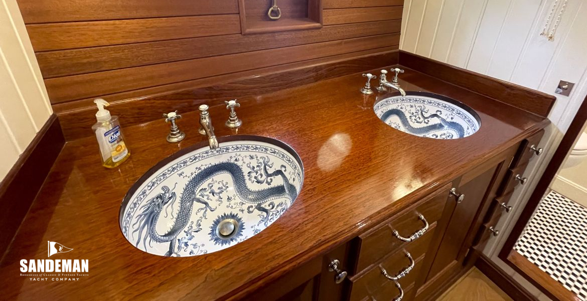 Aft master cabin en-suite