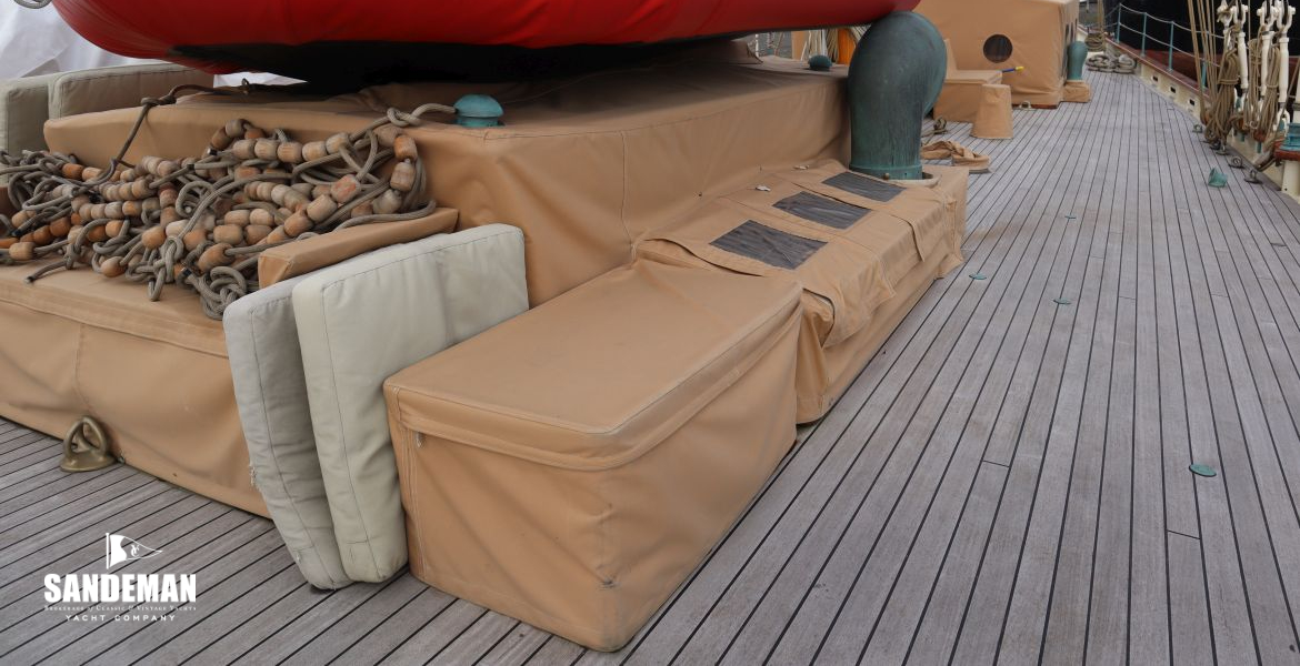 Mid companionway house view aft