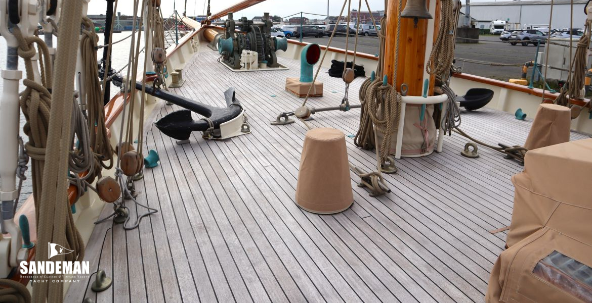 Forward scuttle view forward