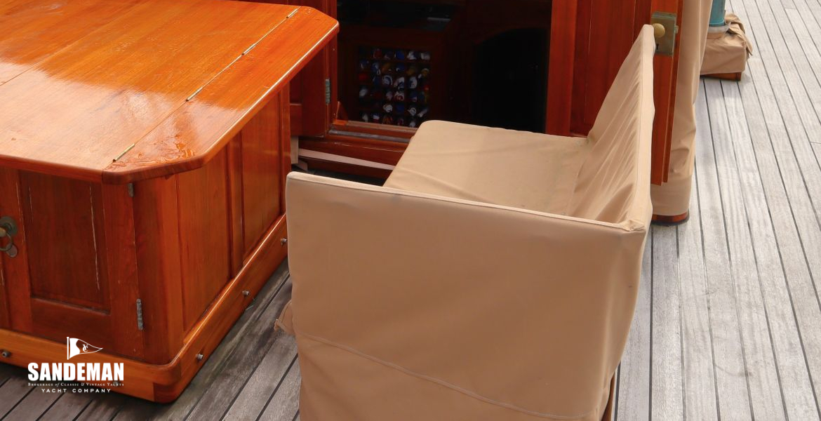 Pilot house companionway