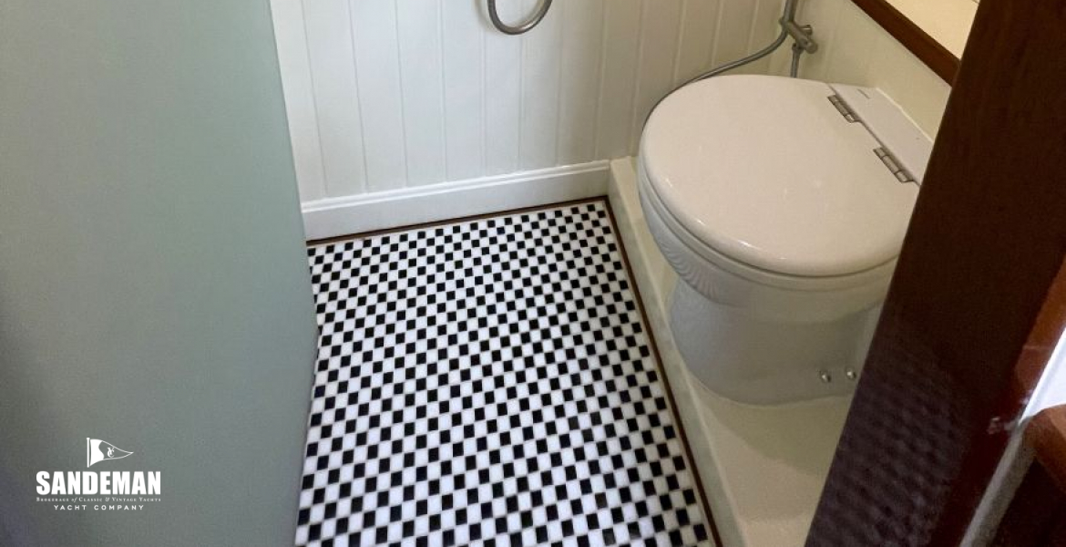 Aft master cabin suite workroom wc/ shower