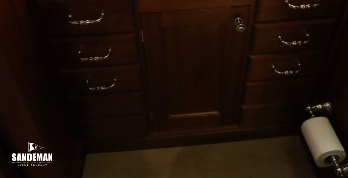 Starboard guest cabin en-suite