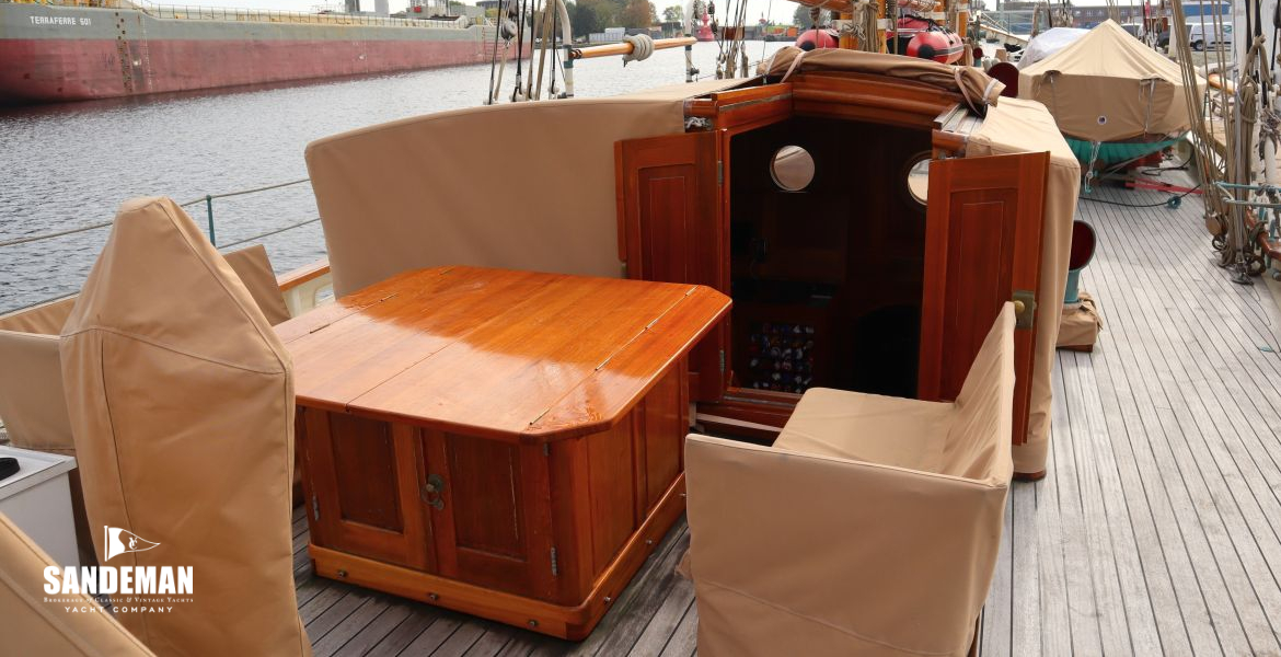 Deck seating, table, and Pilot House
