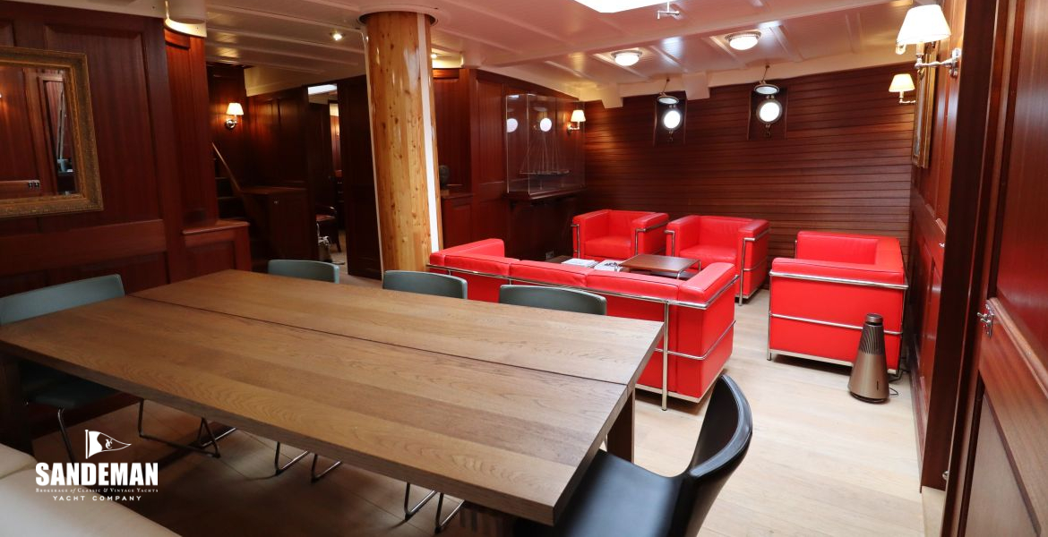 Saloon view to port aft