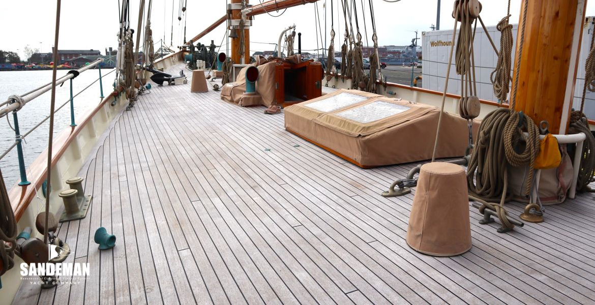 Mid deck view forward