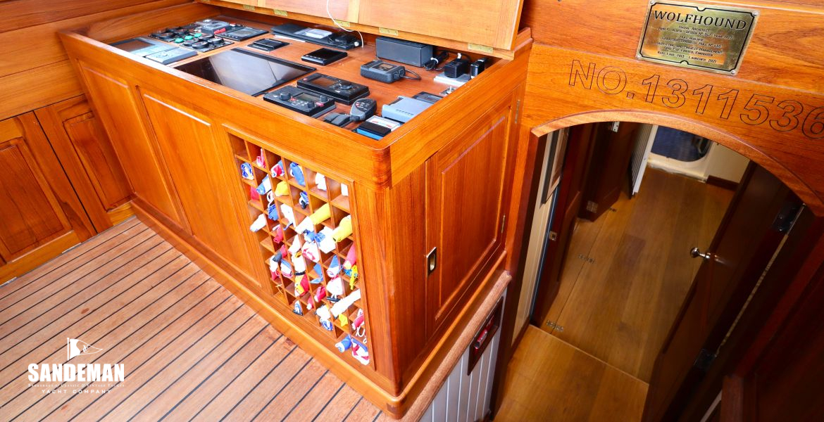 Down to aft master cabin suite