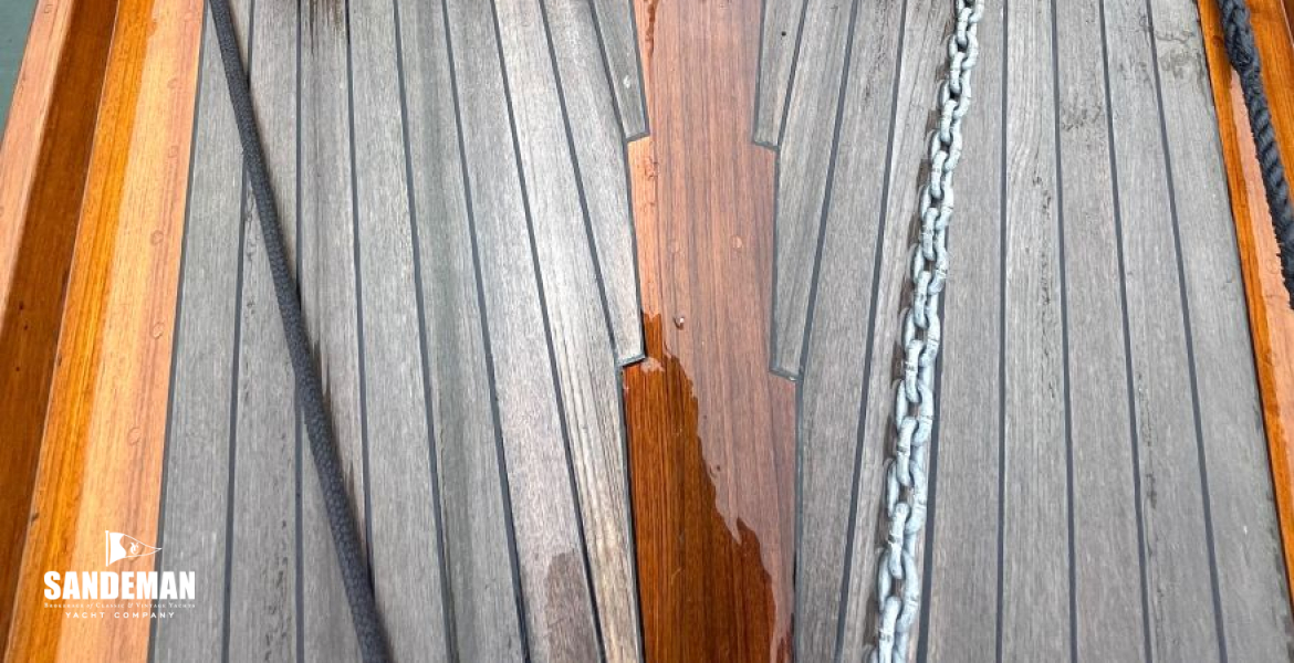 Foredeck view aft