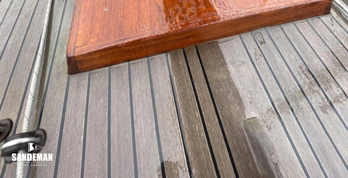 Companionway hatch garage