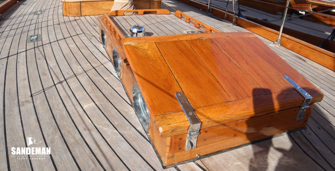 Forehatch view aft