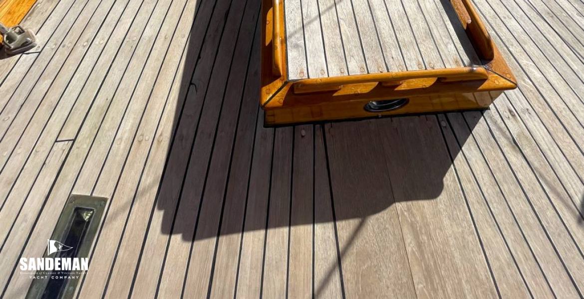 Foredeck view forward