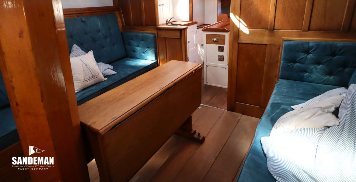 Saloon view aft to starboard