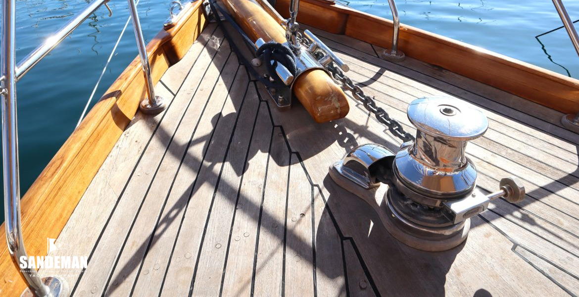 Windlass and foredeck details