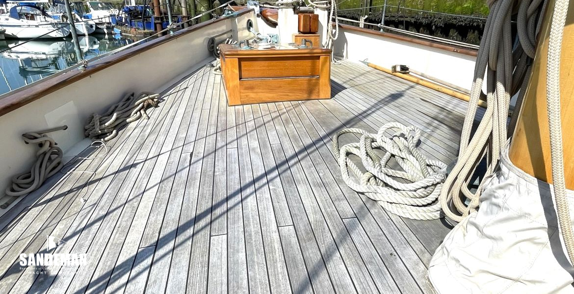View forward to foredeck