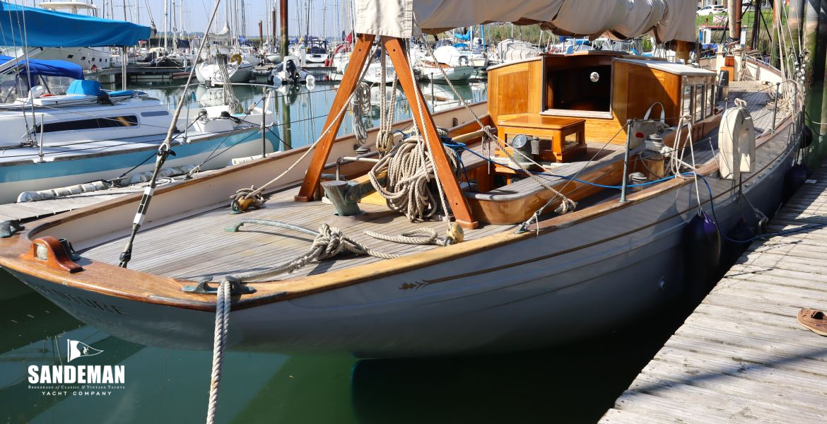 Alongside starboard quarter