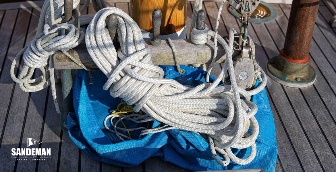 Mast details at deck