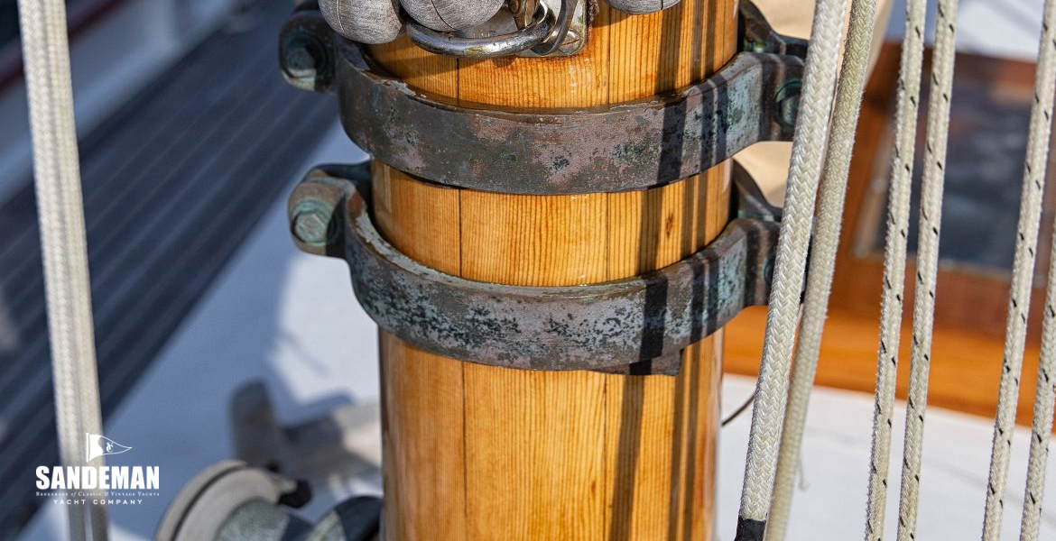 Details at gooseneck