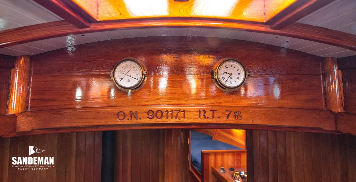 Cabin trunk forward
