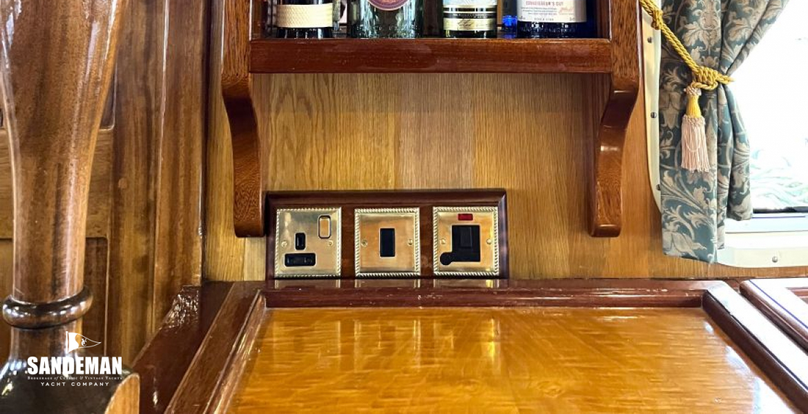 Saloon aft