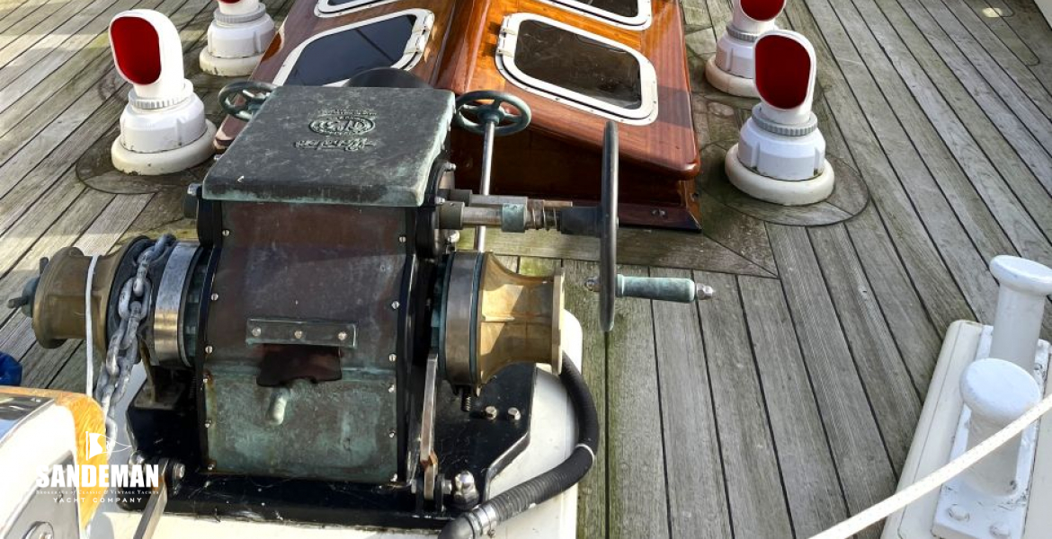 Foredeck view aft