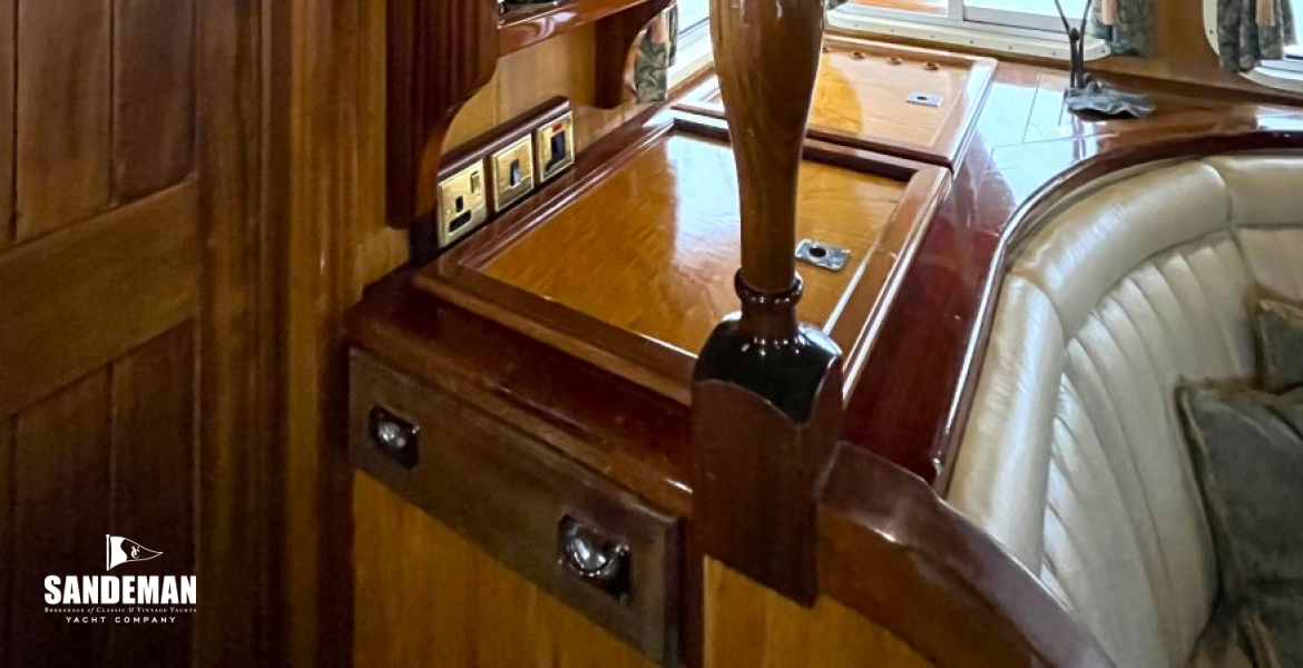 Saloon aft