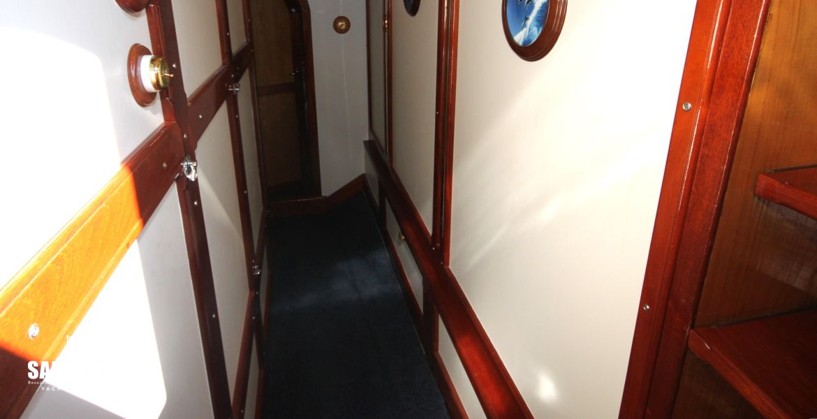 Passage forward