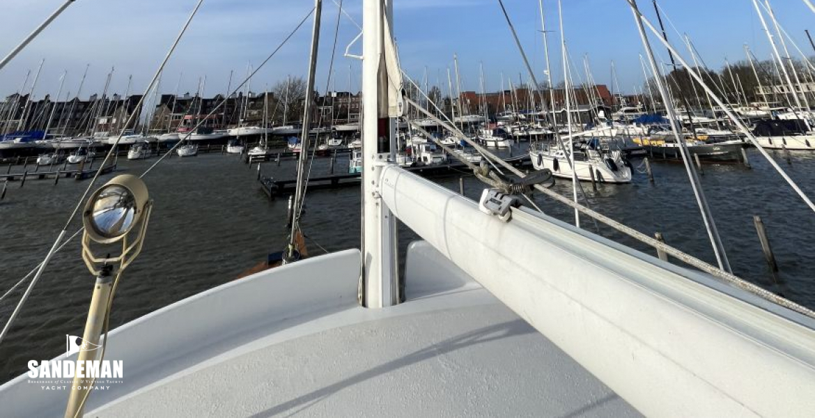 Main mast and boom