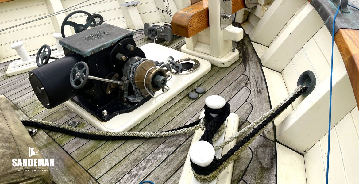Foredeck view forward to port