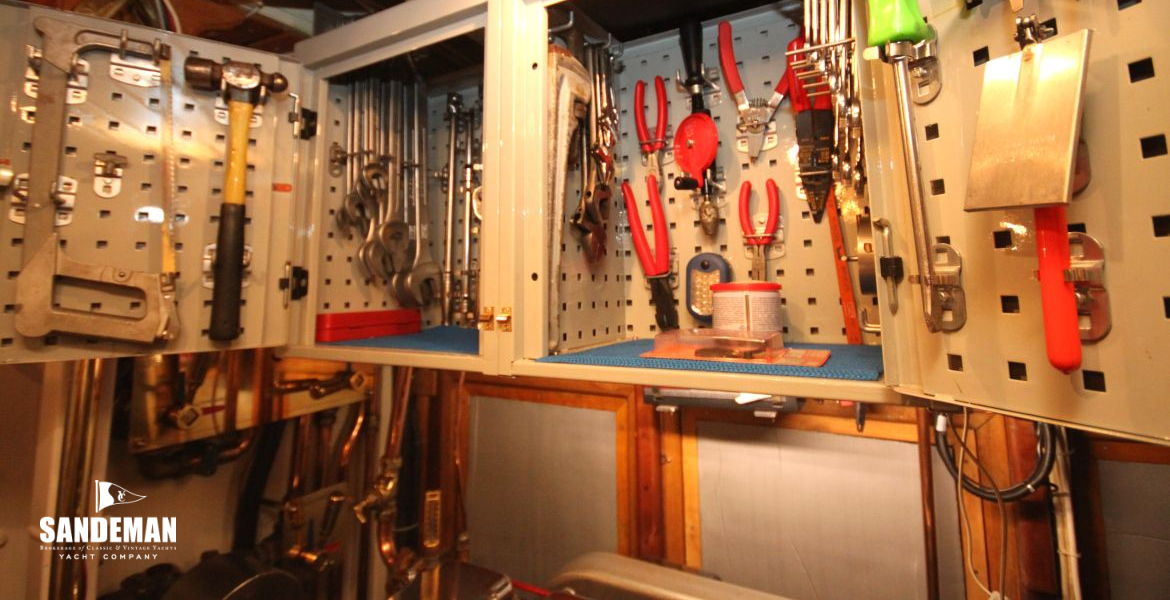 Engine room tool stowage