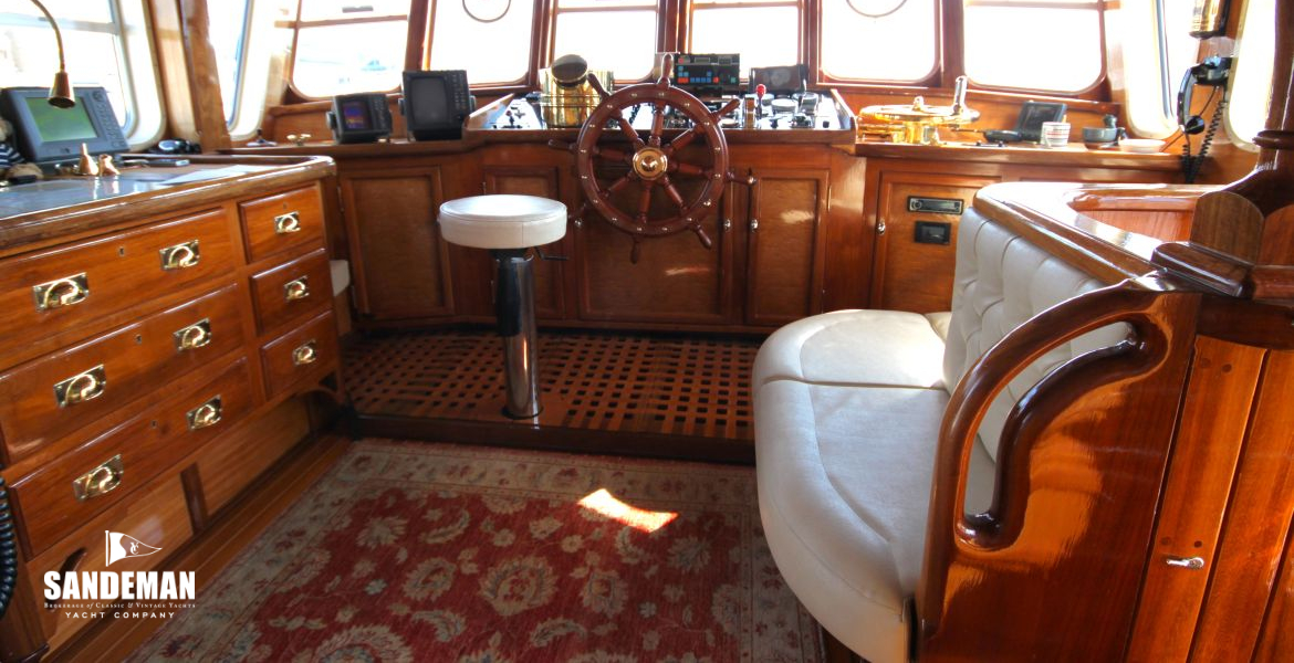 Wheelhouse view forward