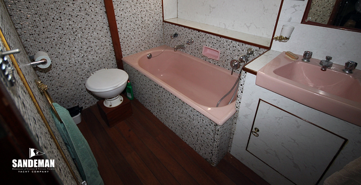 22BathroomHead.jpg