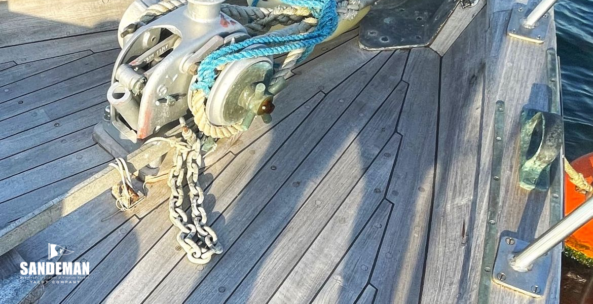 Foredeck details