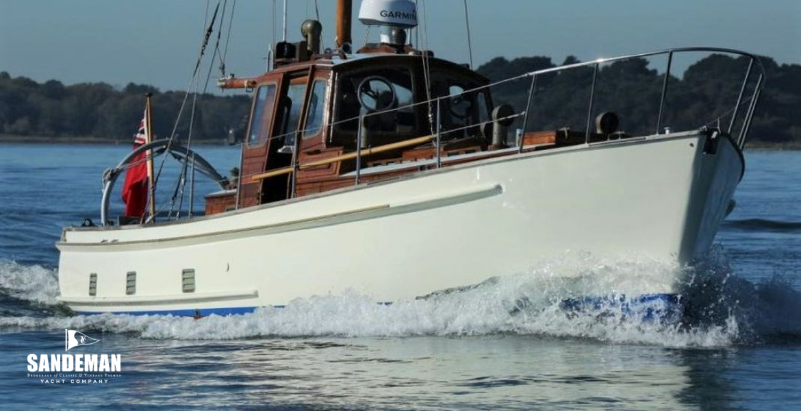 Under power starboard bow