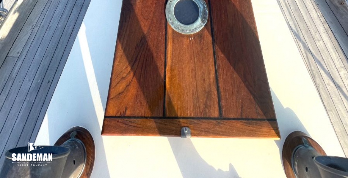 Forward cabin trunk to foredeck