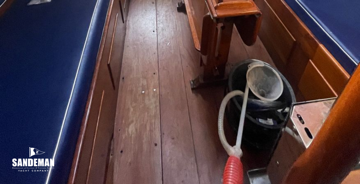Saloon view aft