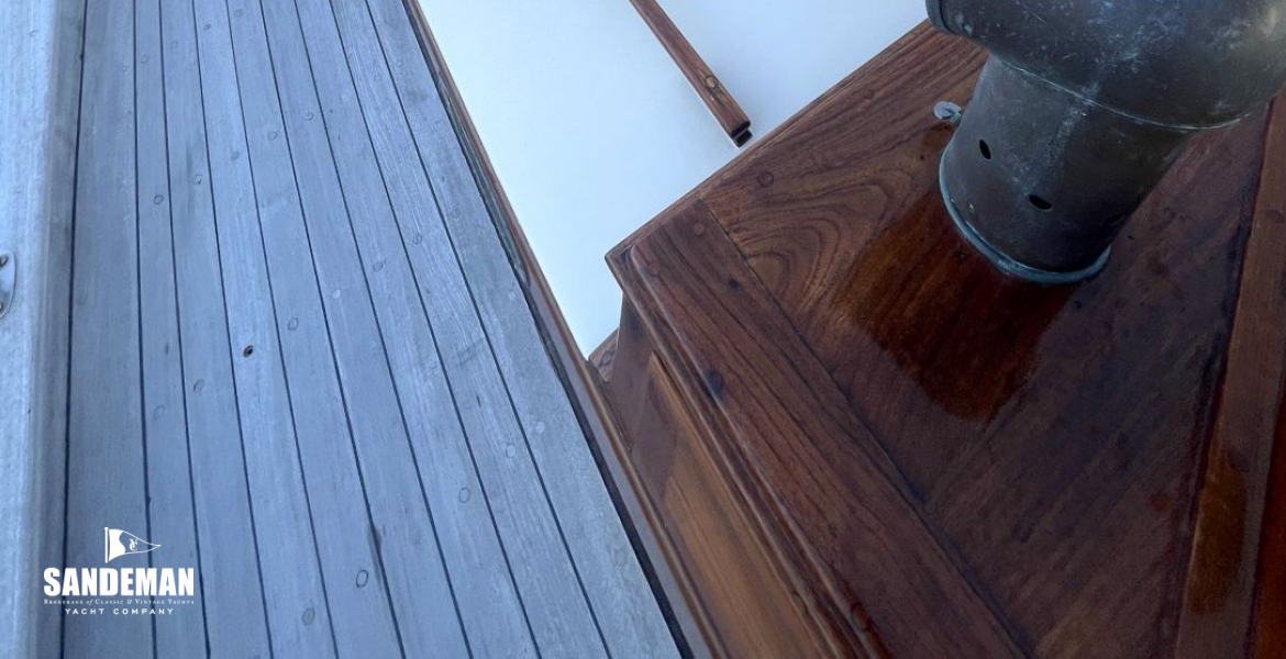 Port view forward over cabin trunk
